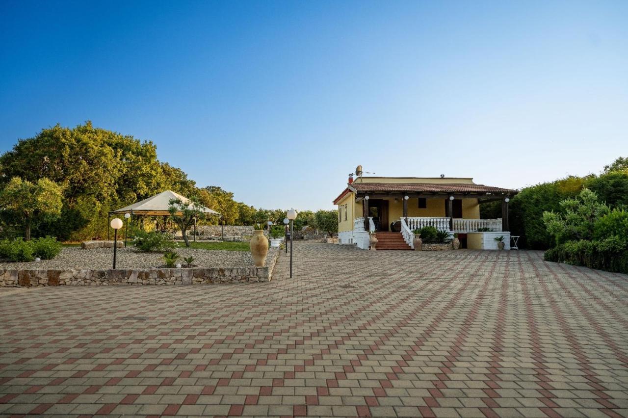 Villa Patrizia-Luxury Villa Mottola Bagian luar foto